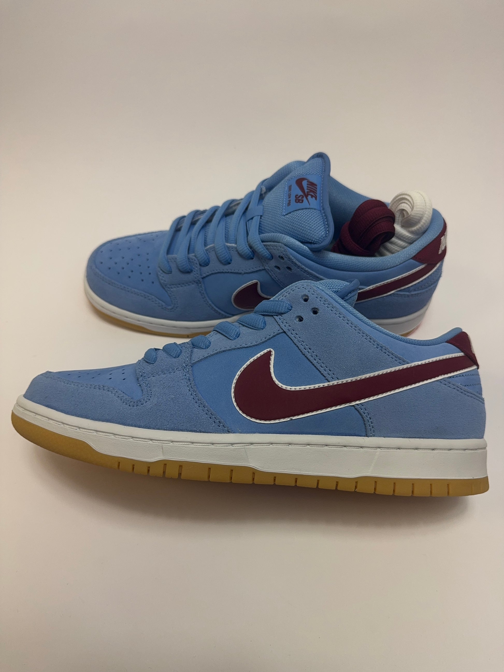 Nike SB Dunk Low Valour Blue rechte Außenseite mit Valour Blue Durabuck und Suede Panels