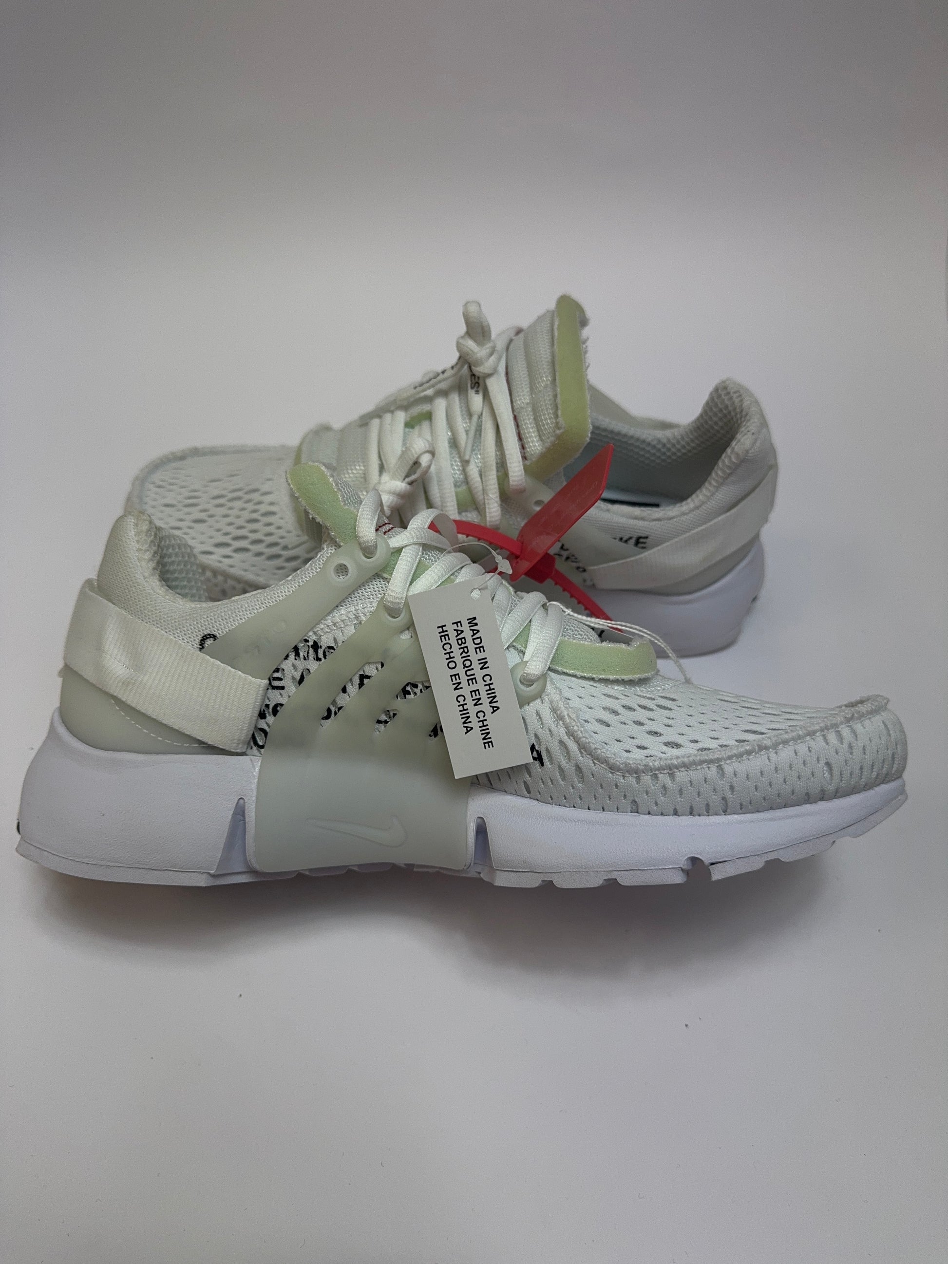 Off-White Air Presto White linke Ansicht mit sichtbarer Struktur des Cage und weißem Upper