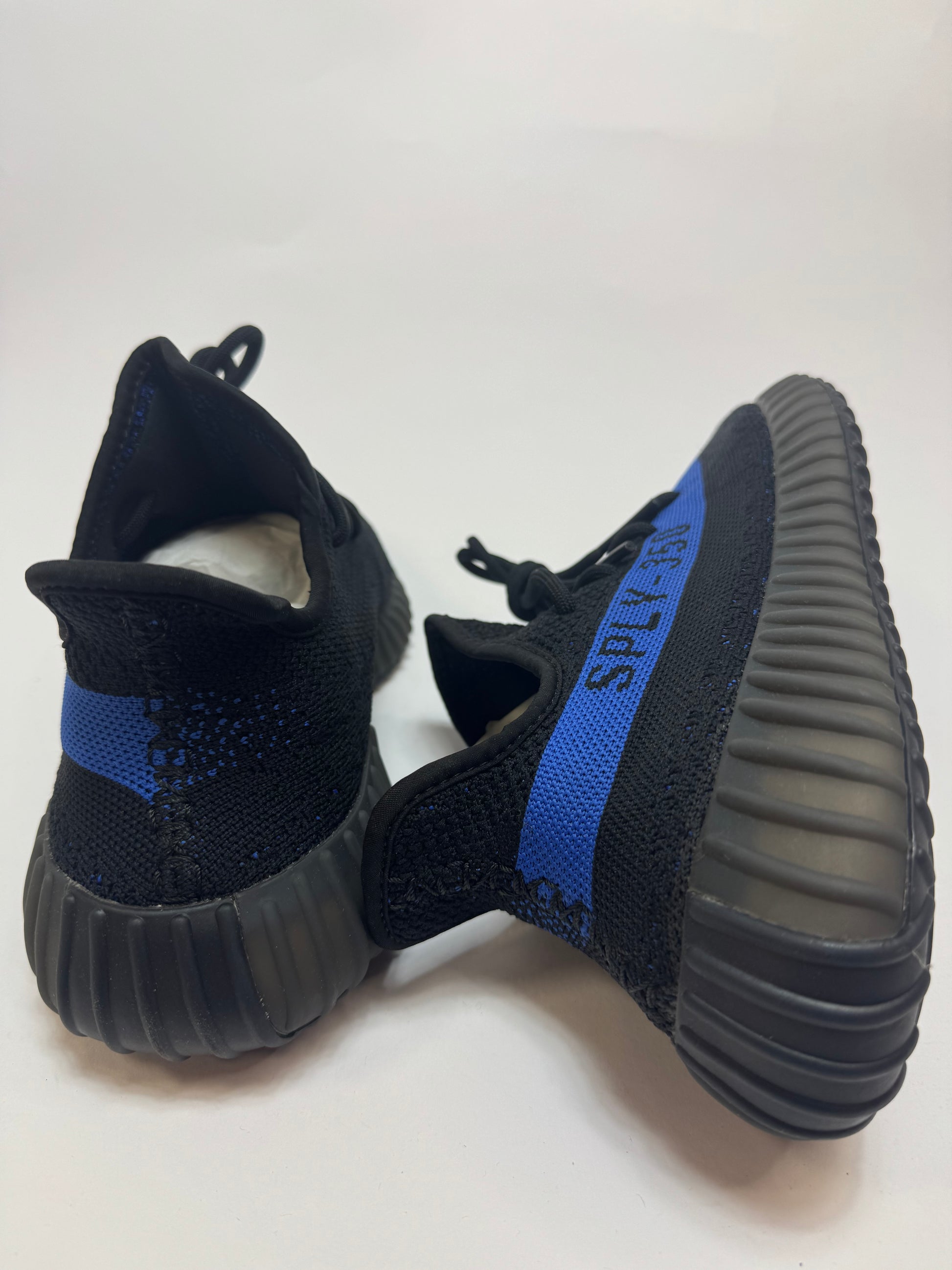 Detailansicht der Rückseite – Fersenlasche mit dezenter Kontrastkante