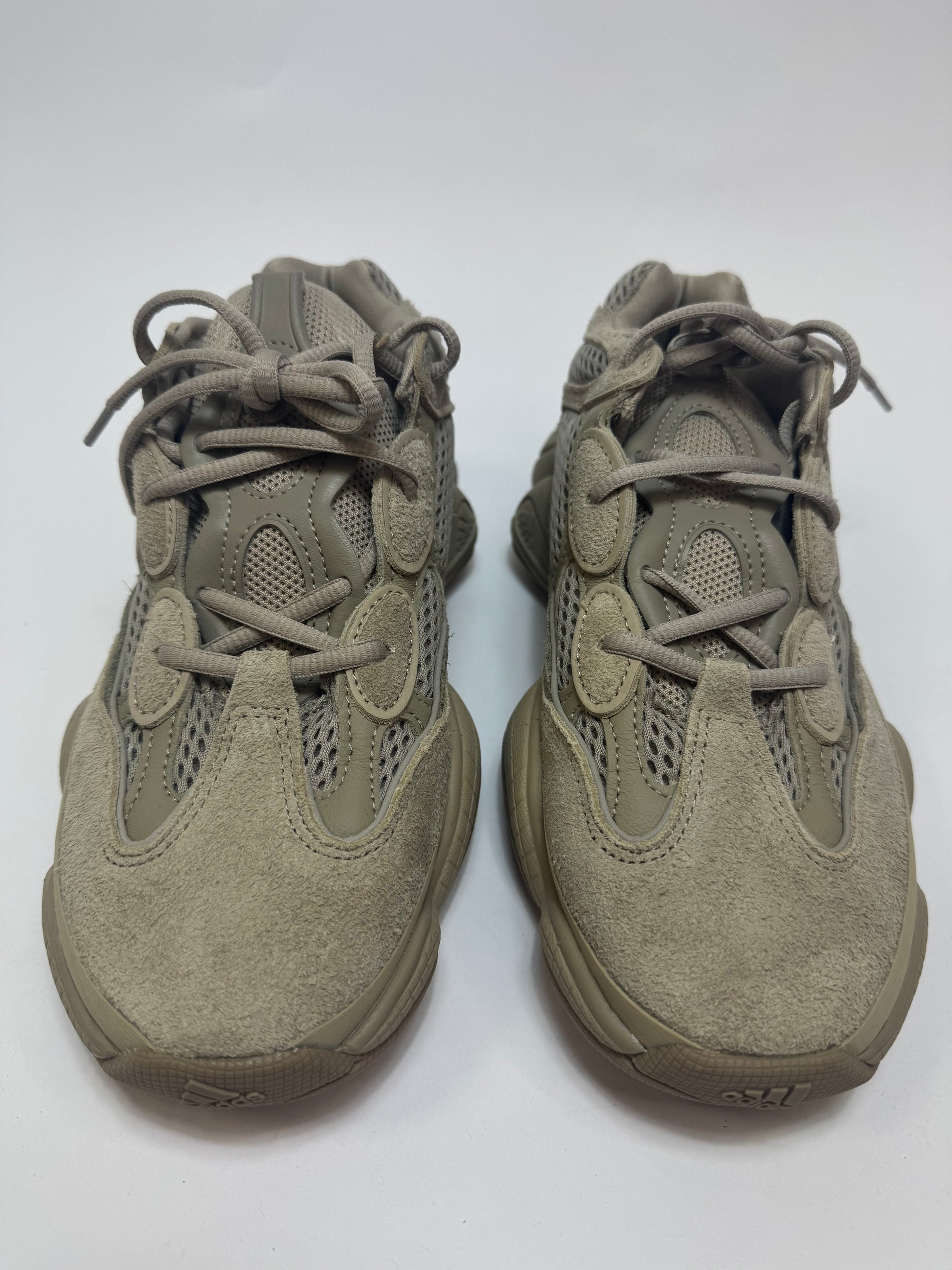 Nahaufnahme der Zunge – Modellcode GX3605 Label auf Tongue