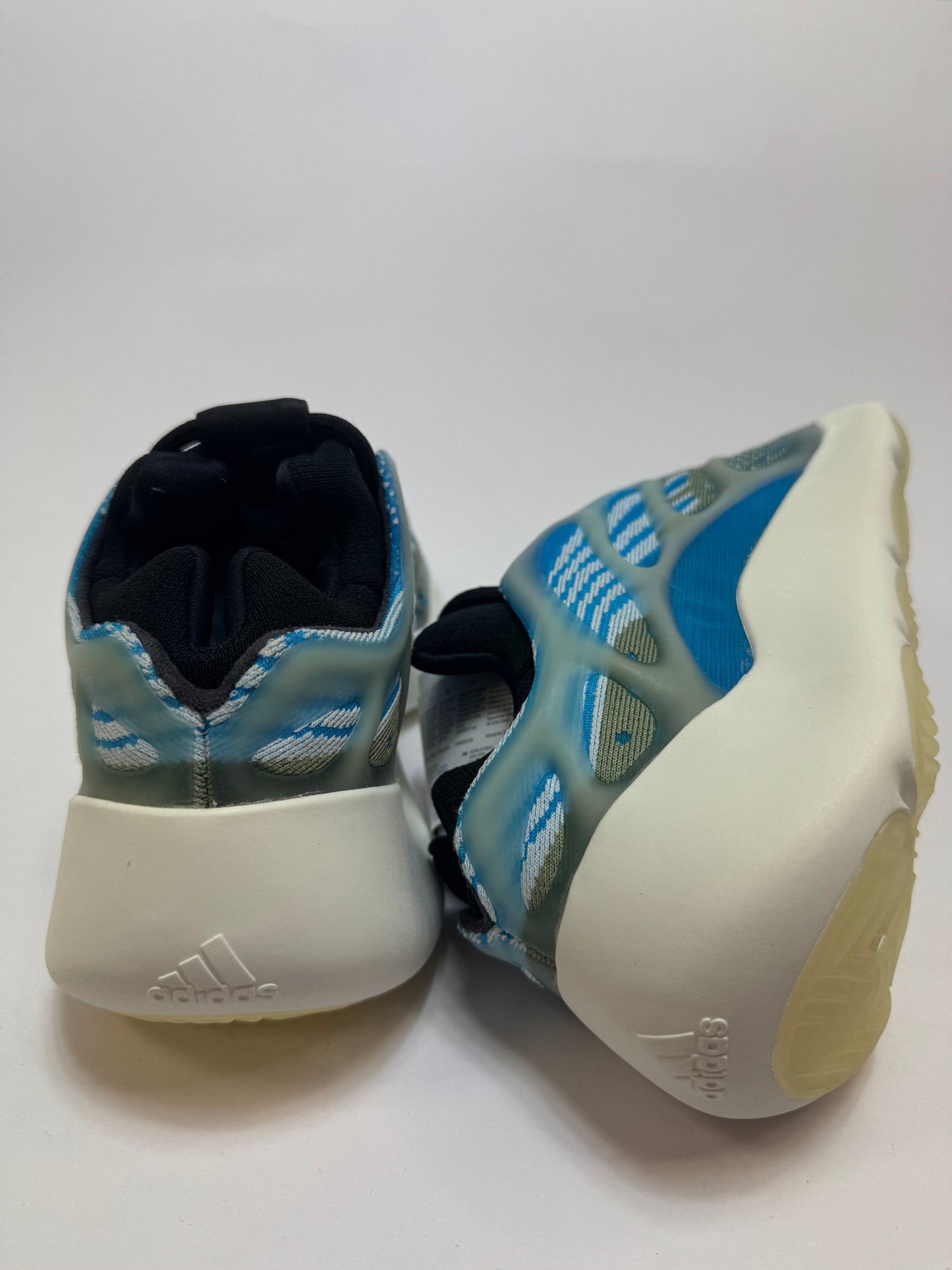 Detailansicht der Rückseite – schwarzer Sockliner und Fersenbereich