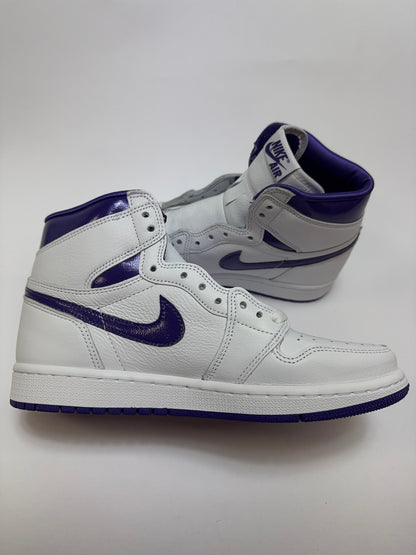 Innenansicht des Sneakers mit klassischem Nike Swoosh und charakteristischem AJ1 Colorblocking
