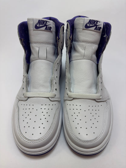 Draufsicht auf beide Sneaker mit klassischer High-Top-Silhouette und kontrastreicher Farbgebung