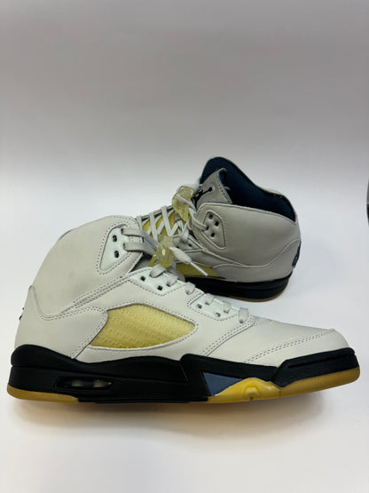 Innenansicht des Sneakers mit gestepptem Lining und detailreicher Verarbeitung der Kollaboration.