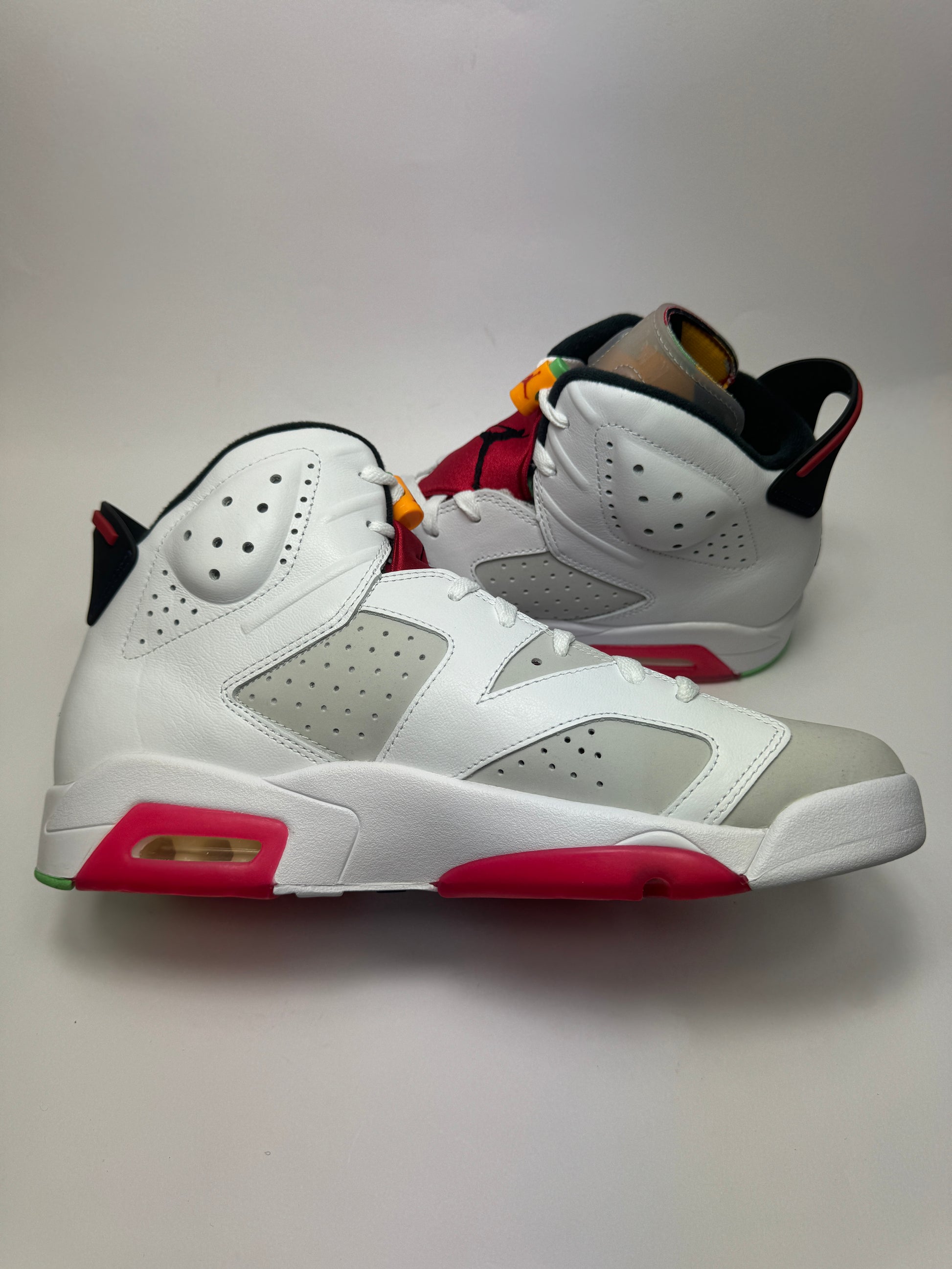 Innenansicht des Sneakers mit kontrastierendem Lining und detailreichem Design