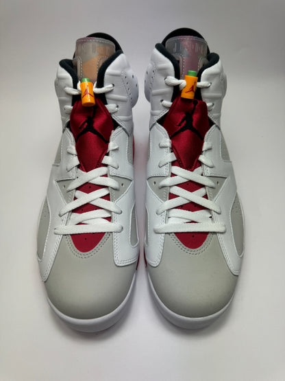 Draufsicht auf beide Sneaker mit sichtbarer Air-Dämpfung und ikonischer Silhouette