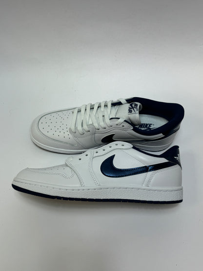 Alt-Text: Air Jordan 1 Retro Low ’85 Metallic Blue – Frontansicht