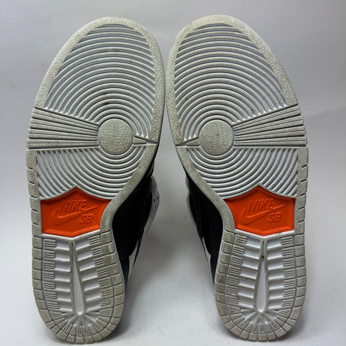 (Pre-Owned) TIGHTBOOTH x SB Dunk Low – EU 44 / US 10