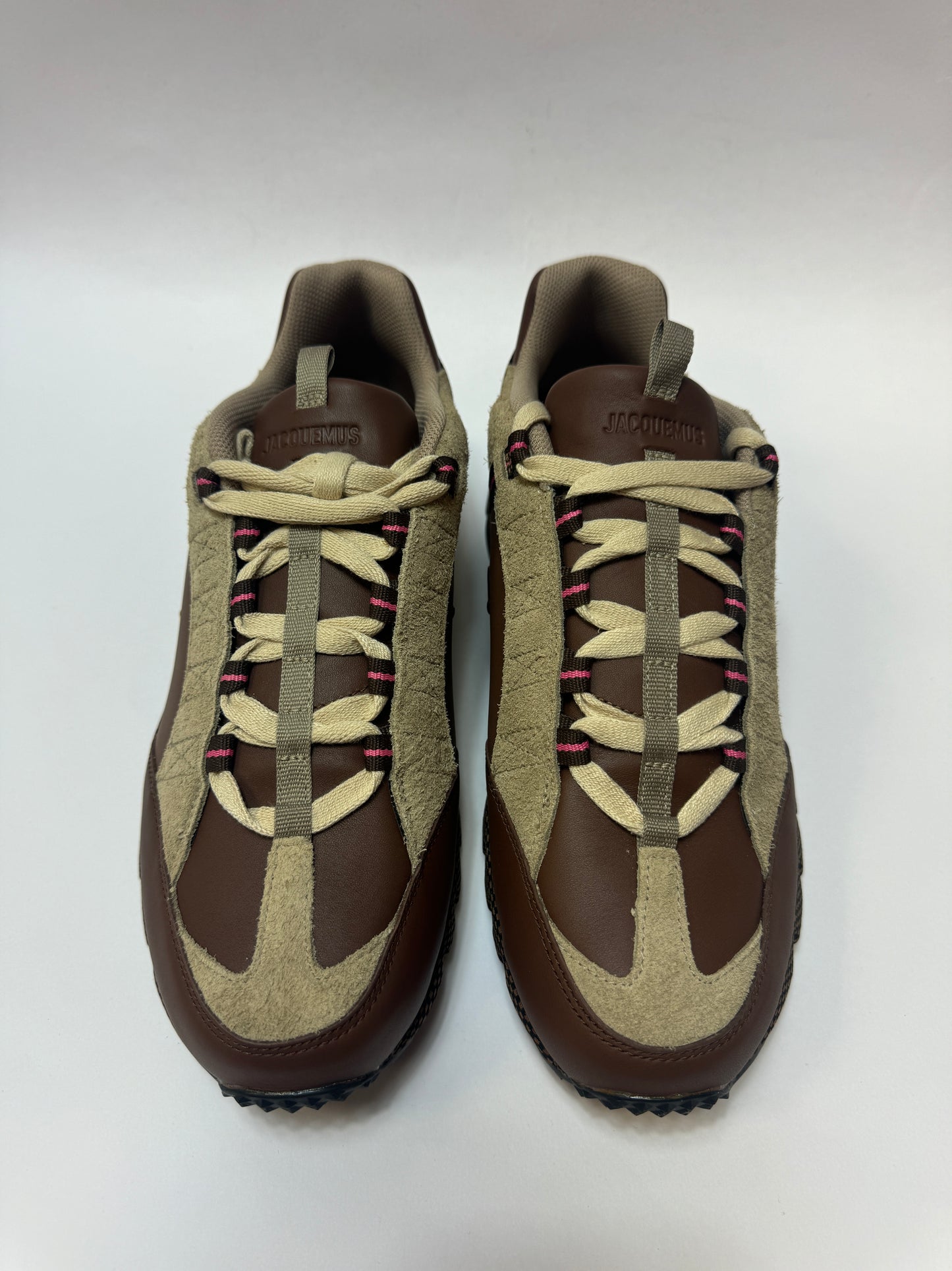 Nike Air Humara LX Jacquemus Brown Women – Detailaufnahme Materialmix