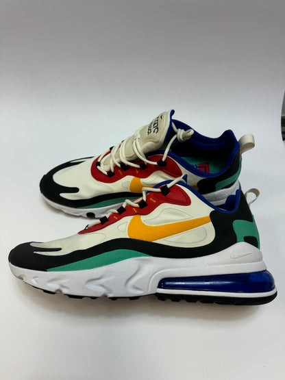 Seitenansicht des Nike Air Max 270 React mit buntem Bauhaus-inspiriertem Color-Blocking und sichtbarer Air-Einheit
