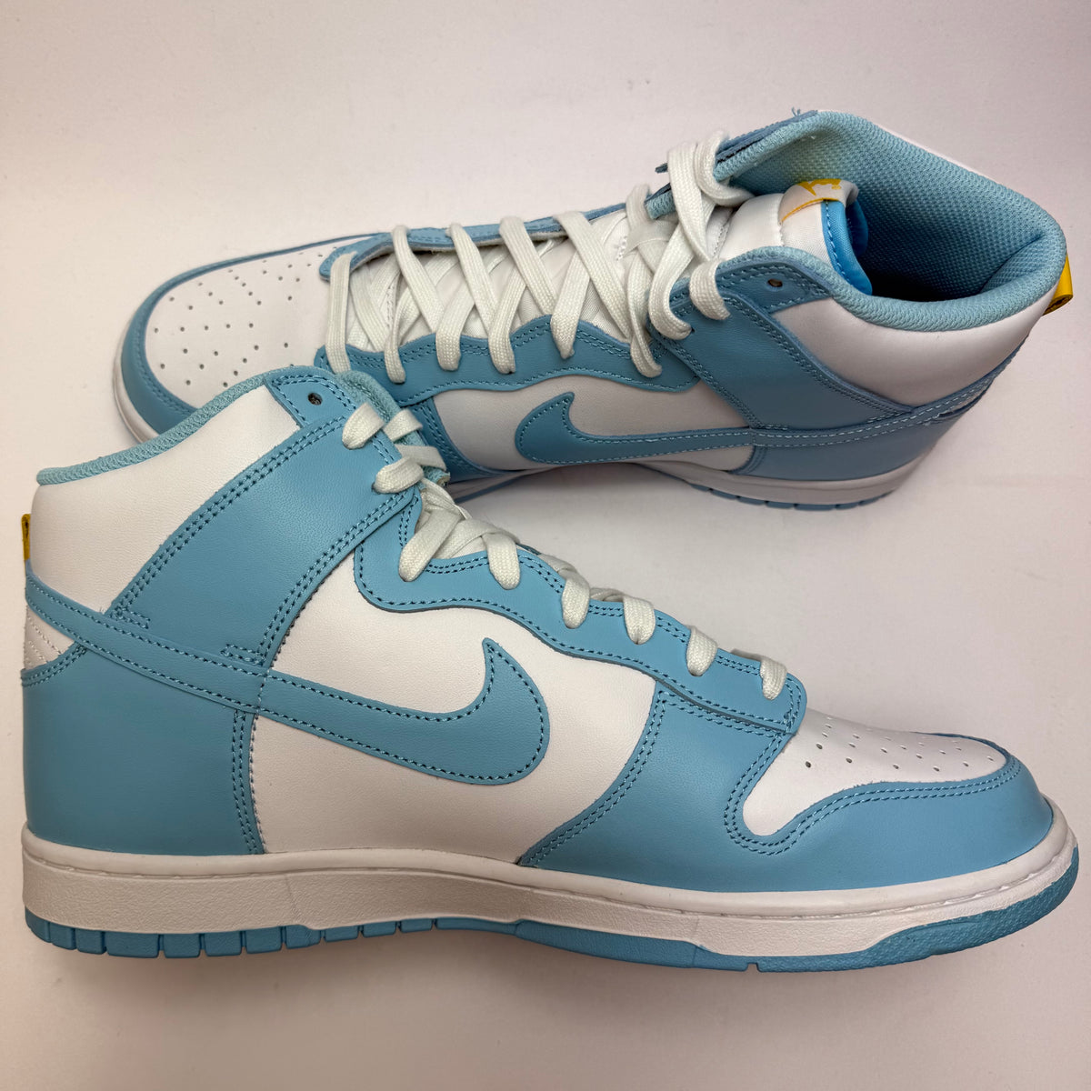 Innenansicht des Nike Dunk High Blue Chill mit klassischem White- und Blue-Chill-Colorblocking