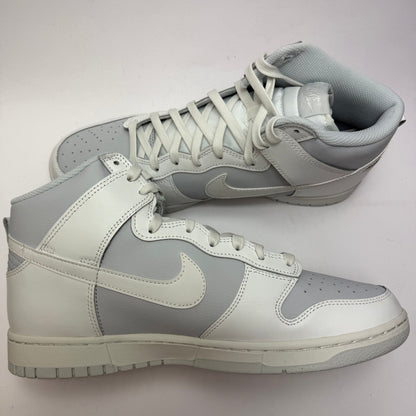 Innenansicht des Nike Dunk High Summit White Pure Platinum mit klassischem Dunk-High-Colorblocking