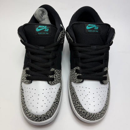Draufsicht auf beide Sneaker mit ikonischem Elephant Print und klassischer SB Dunk Silhouette