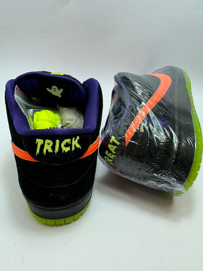 Nike SB Dunk Low Night of Mischief Halloween – Rückansicht mit Nike SB Logo