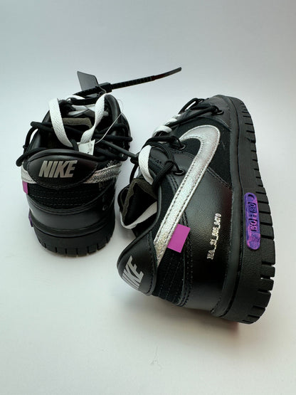 Nike Dunk Low x Off-White 'Lot 50' – Rückansicht mit rotem Off-White-Tag und 'The 50' Branding