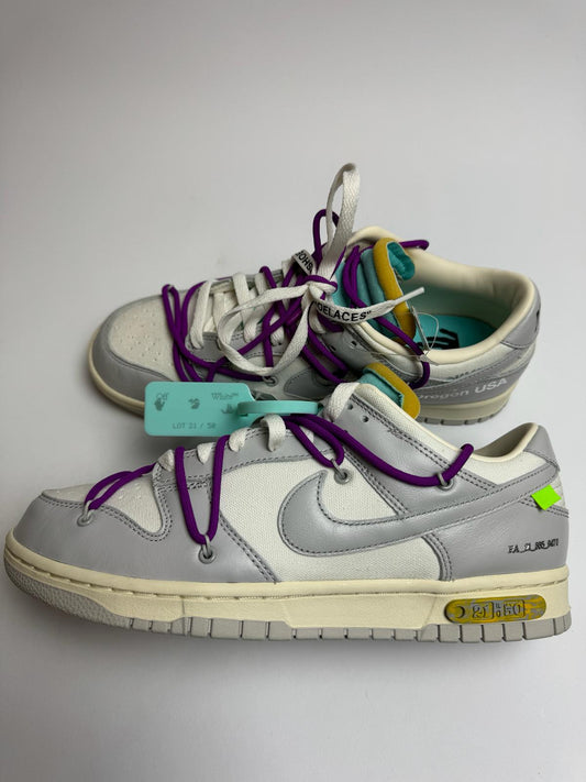 Off‑White Nike Dunk Low Lot 21 – rechte Seitenansicht mit cremeweißem Canvas und dunkelgrauen Overlays