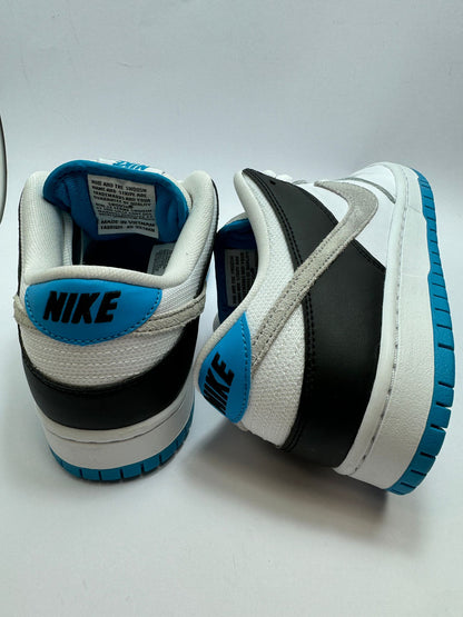 Nike SB Dunk Low Laser Blue – Rückansicht mit Nike SB Logo in Blau