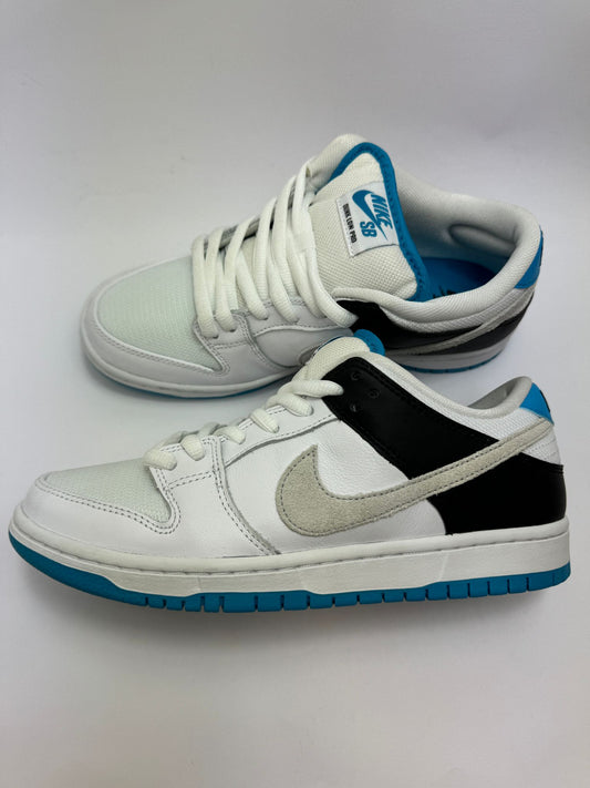 Nike SB Dunk Low Laser Blue – rechte Seitenansicht mit weißem und blauem Farbmix