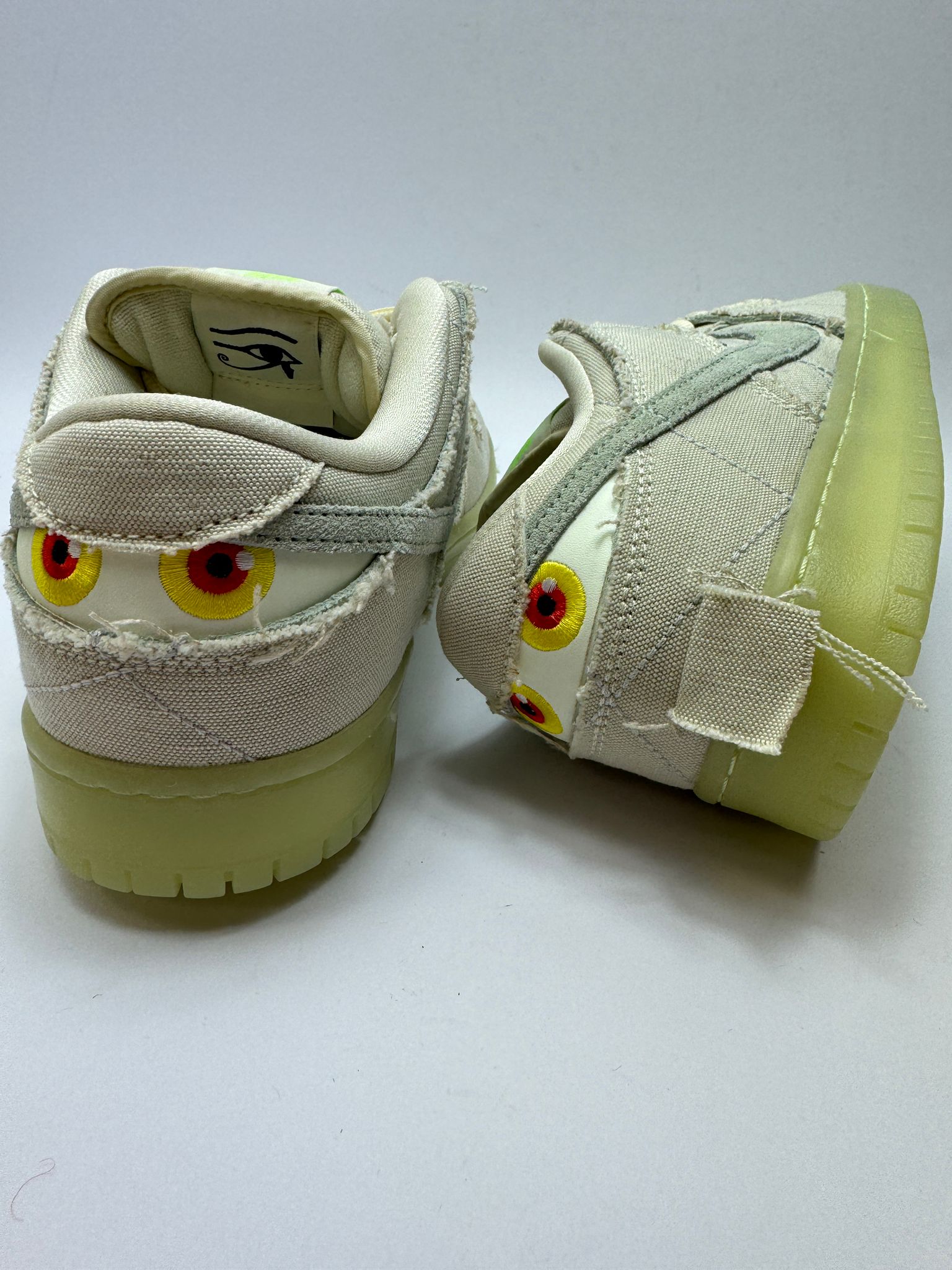 Nike SB Dunk Low Mummy – Rückansicht mit Nike SB Logo und Vintage-Lederlook