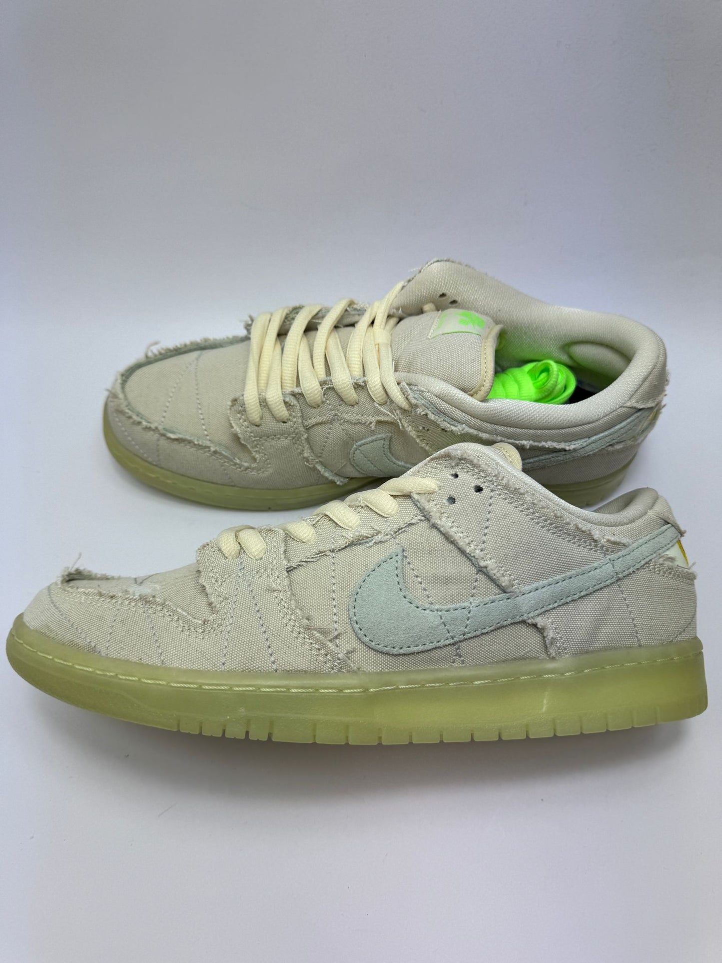 Nike SB Dunk Low Mummy – rechte Seitenansicht mit beige-braunem Bandagen-Design