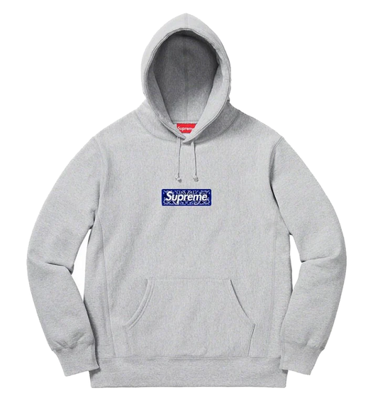 Vorderansicht des Supreme Bandana Box Logo Hooded Sweatshirt in Heather Grey mit zentralem Bandana-Print