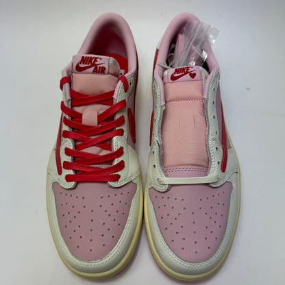 Draufsicht auf beide Travis Scott x Air Jordan 1 Low Sail Tropical Pink mit markanten Cactus-Jack-Details