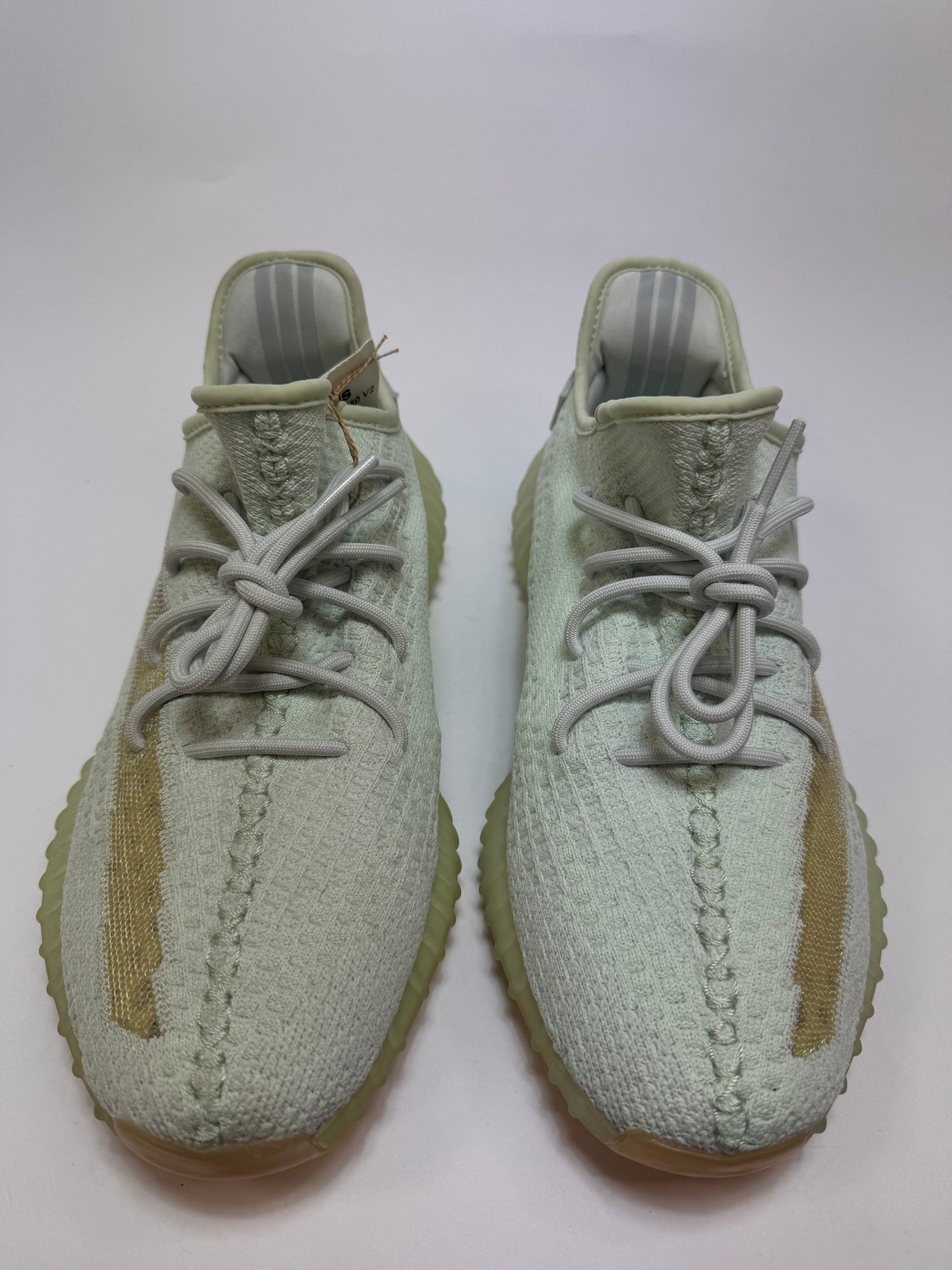 adidas Yeezy Boost 350 V2 Hyperspace Obenansicht – Primeknit Struktur und Lace-Up Detail