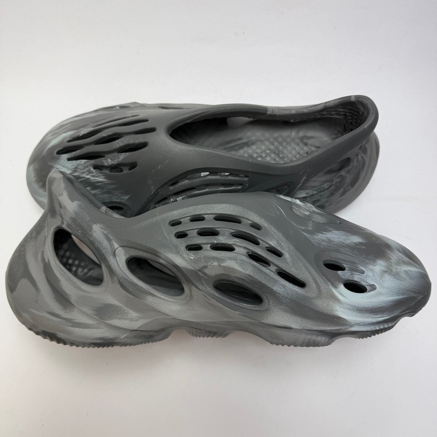 Innenansicht des Foam RNNR mit ergonomischer Konstruktion und markantem MX-Granite Muster