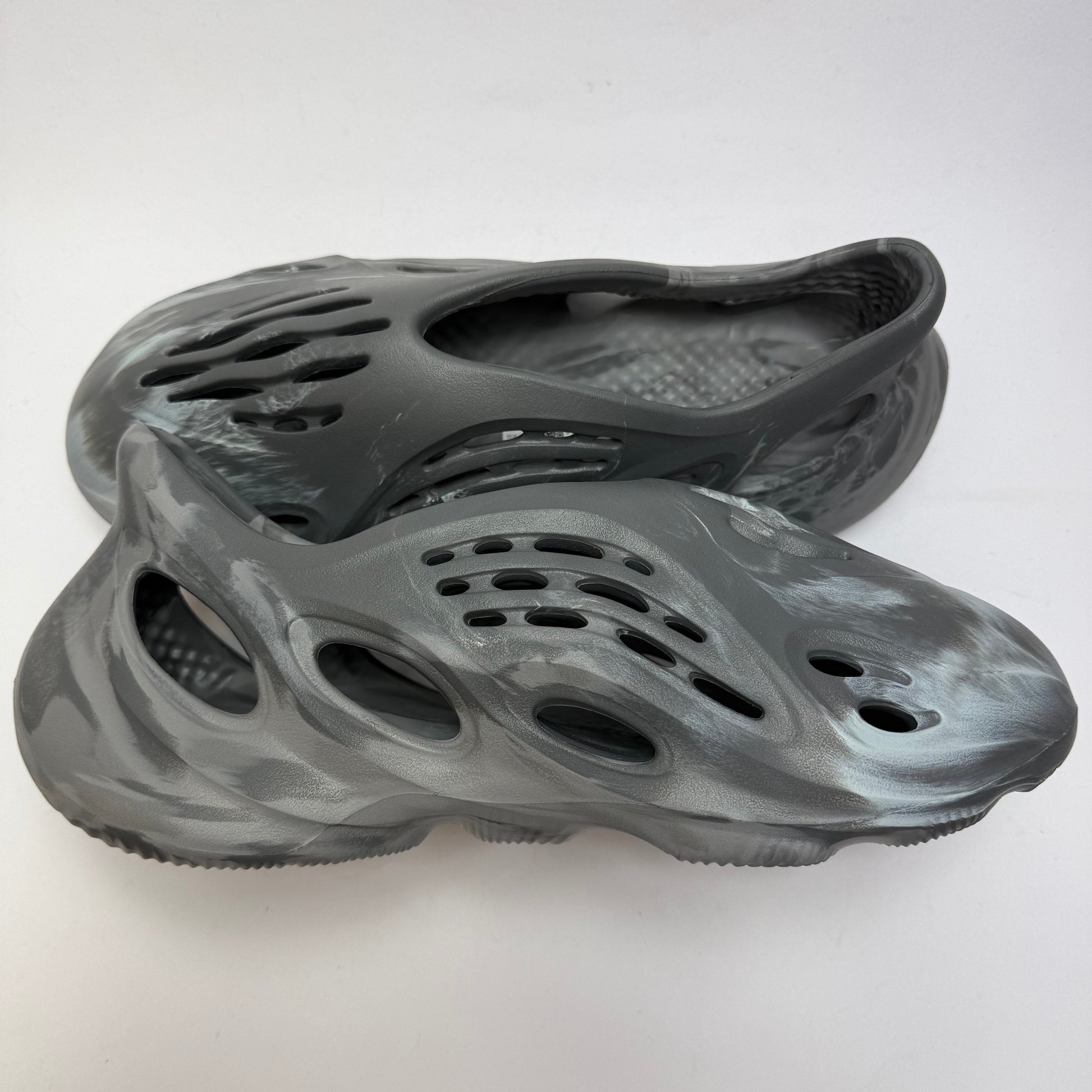 Innenansicht des Foam RNNR mit ergonomischer Konstruktion und markantem MX-Granite Muster