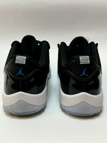 Air Jordan 11 Retro Low Space Jam Rückansicht – Fersenbereich und Design im Used-Zustand
