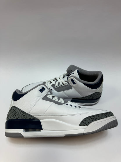 Air Jordan 3 Midnight Navy linke Außenseite mit Cement Grey Elephant Print Overlays und Premium Leder