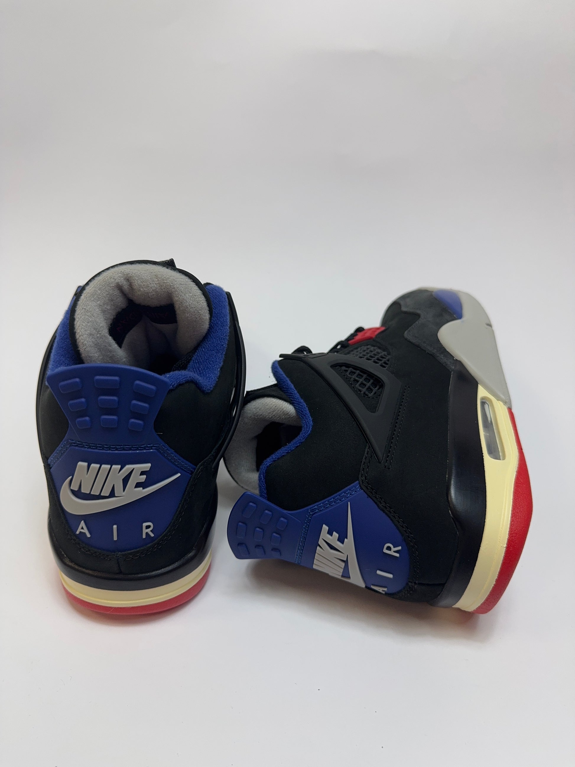 Detailansicht der Rückseite – White Lettering ‚Rare Air‘ Schriftzug auf dem Fersen-Tab