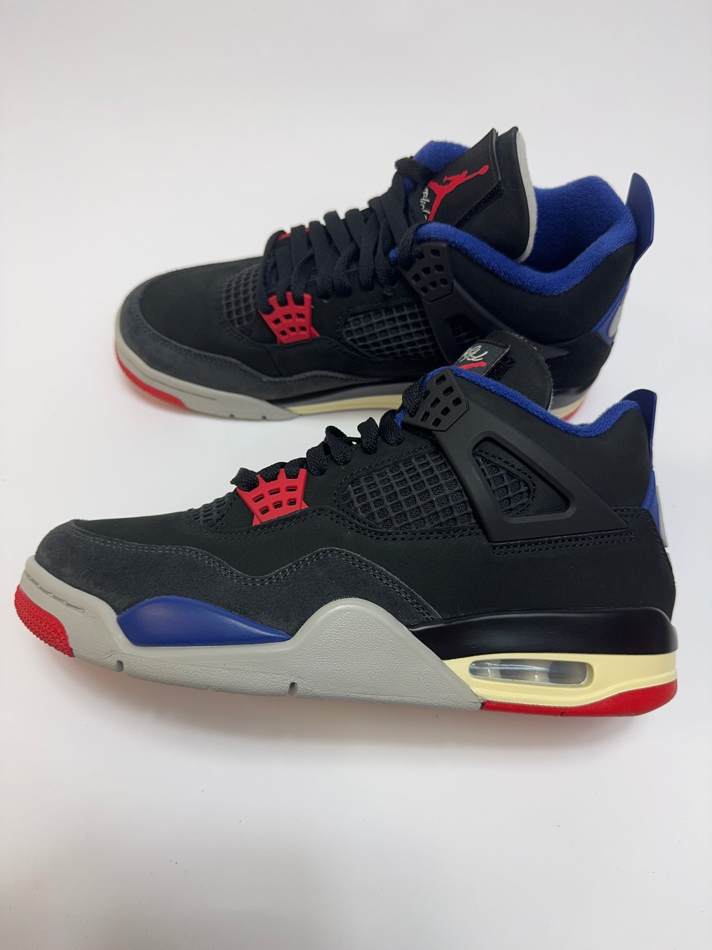 Air Jordan 4 Rare Air White Lettering rechte Außenseite mit schwarzem Badenamen und Royal Blue Eylets
