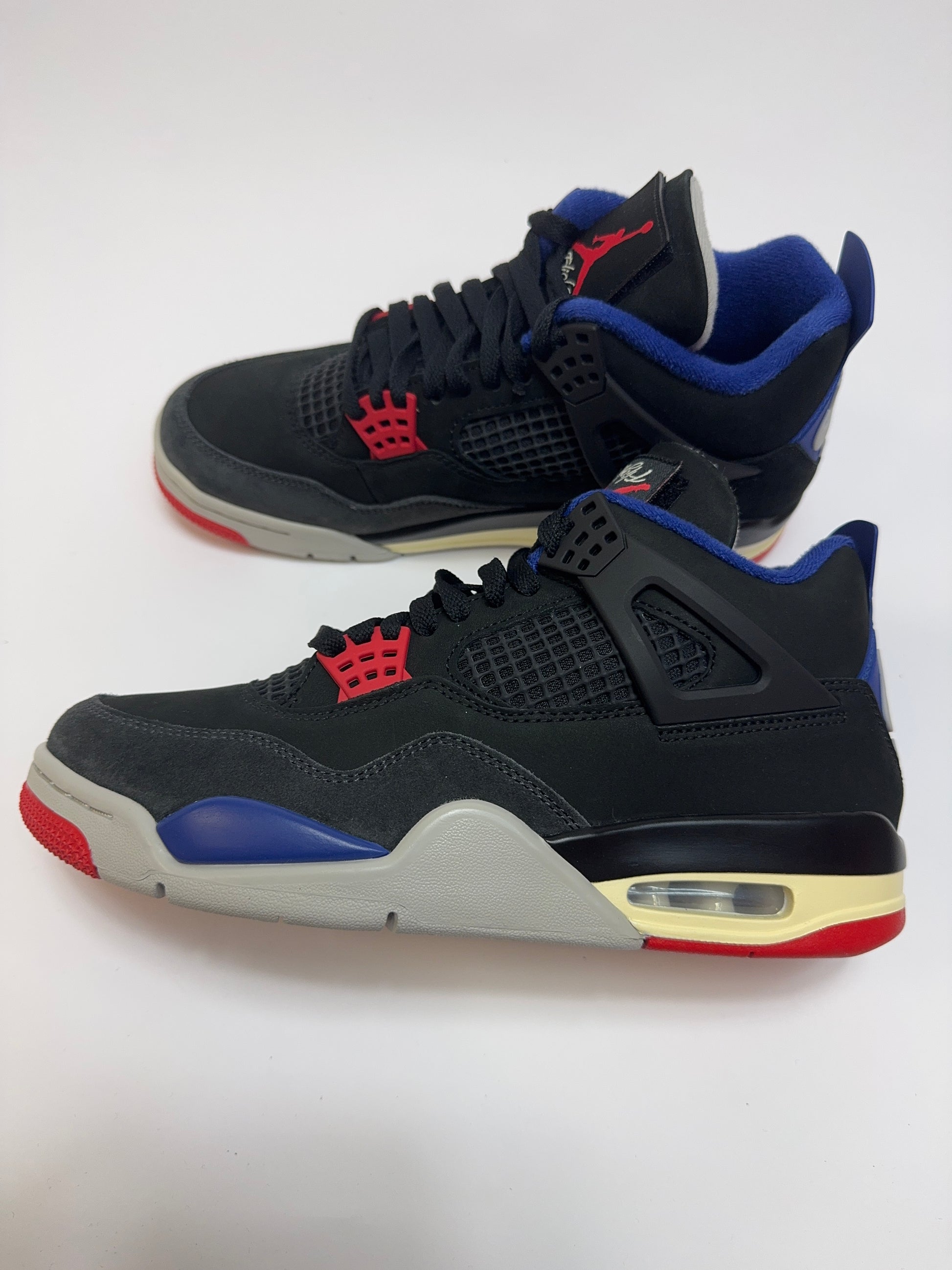 Air Jordan 4 Rare Air White Lettering rechte Außenseite mit schwarzem Badenamen und Royal Blue Eylets