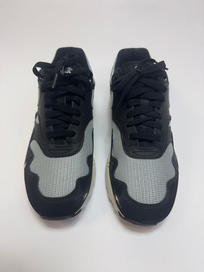 Nahaufnahme der Zunge – Tongue Tag mit Patta Branding inklusive Bracelet und Rope Laces Feature