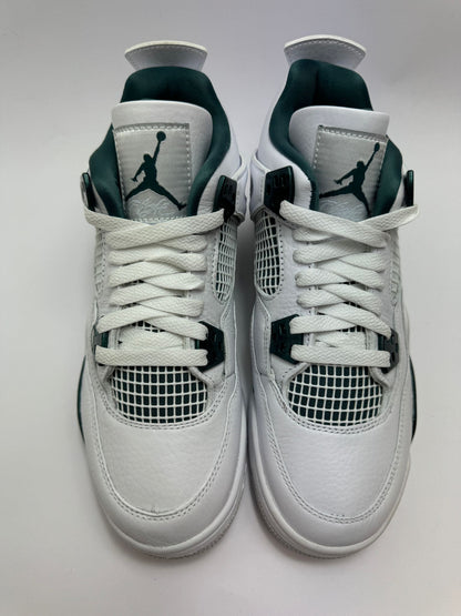 Detailansicht der Zunge – Jordan 4 Oxidized Green mit Flight-Logo