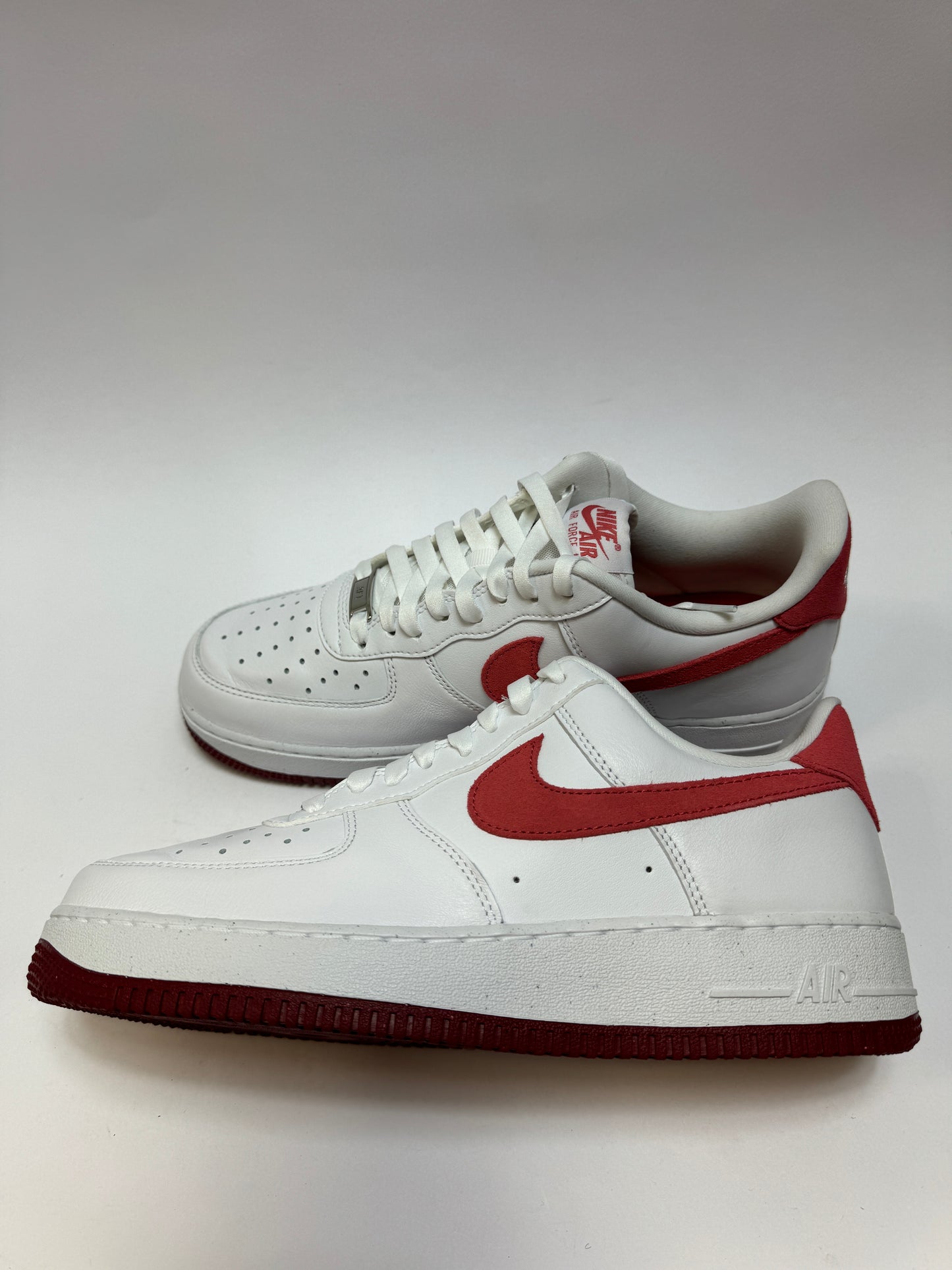 Nike Air Force 1 Low ’07 XLD Valentine’s Day 2024 Women’s Seitenansicht – Weiß/Team Red/Dragon Red/Adobe