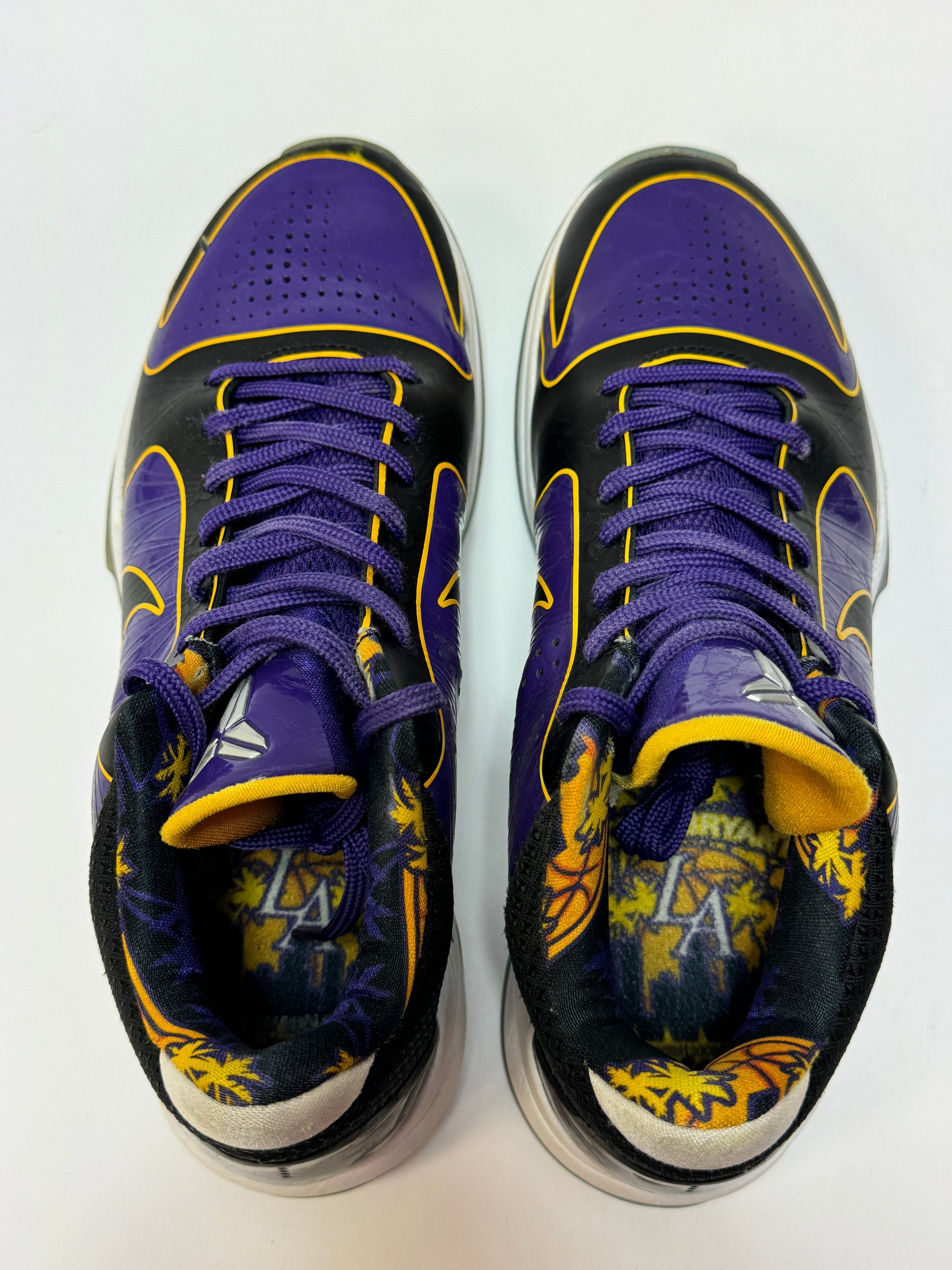 Nike Kobe 5 Protro Lakers Obenansicht – Blick auf Laces, Upper-Materialien und Farbakzente