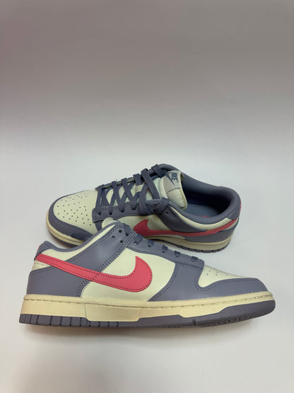 Nike Dunk Low Indigo Haze Women linke Außenseite mit Indigo Haze Overlays