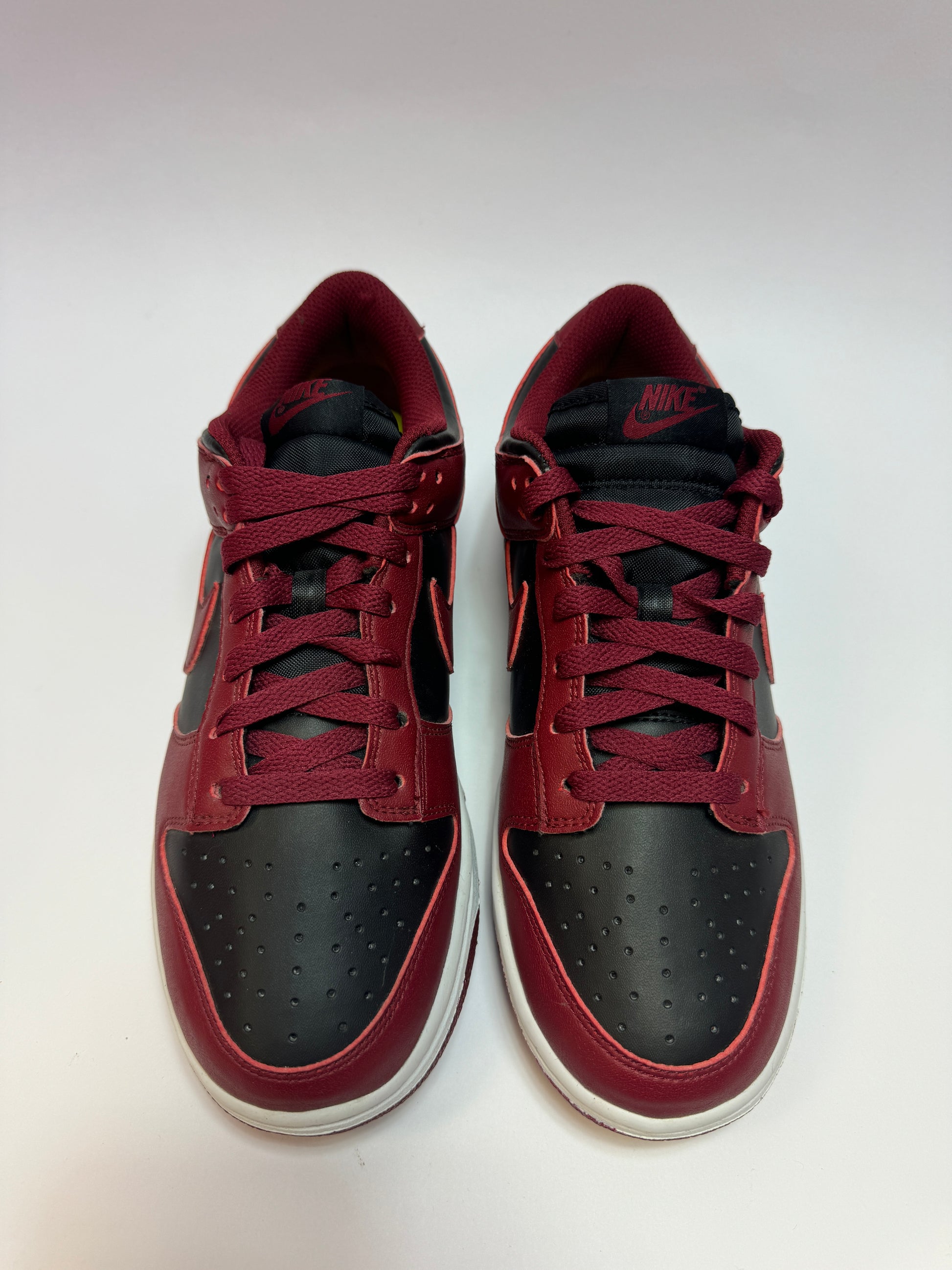 Nahaufnahme der Zunge – Tongue Tag mit Volt-farbenem Innenfutter des Schuhs