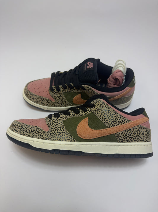 Nike SB Dunk Low Arts-Rec rechte Außenseite mit Rust Pink und Rough Green Tumbled Leather Upper
