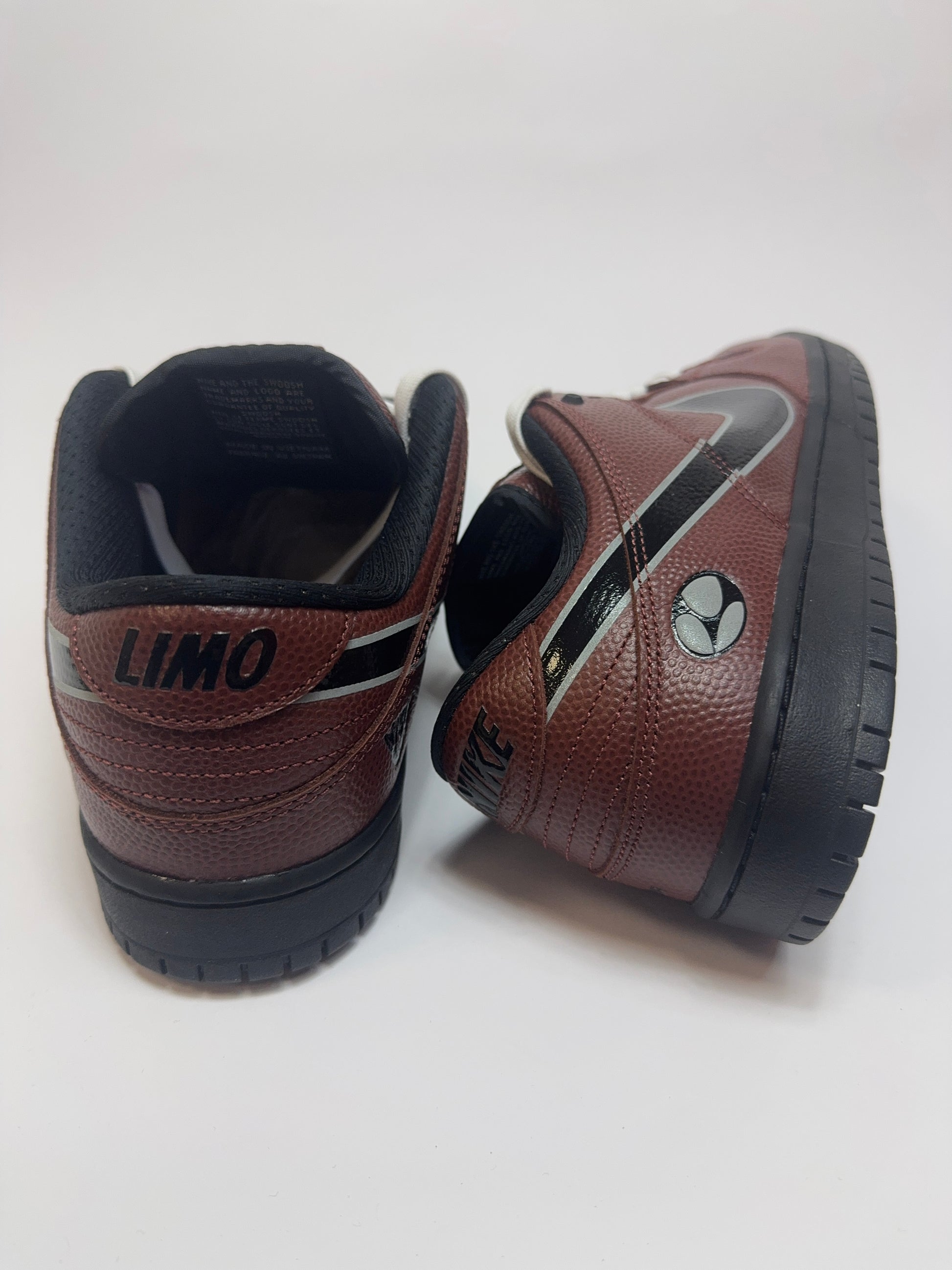 Detailansicht der Rückseite – Heel Tab mit LIMO Branding, Blue Sockliner und Hyper Royal Farbakzent