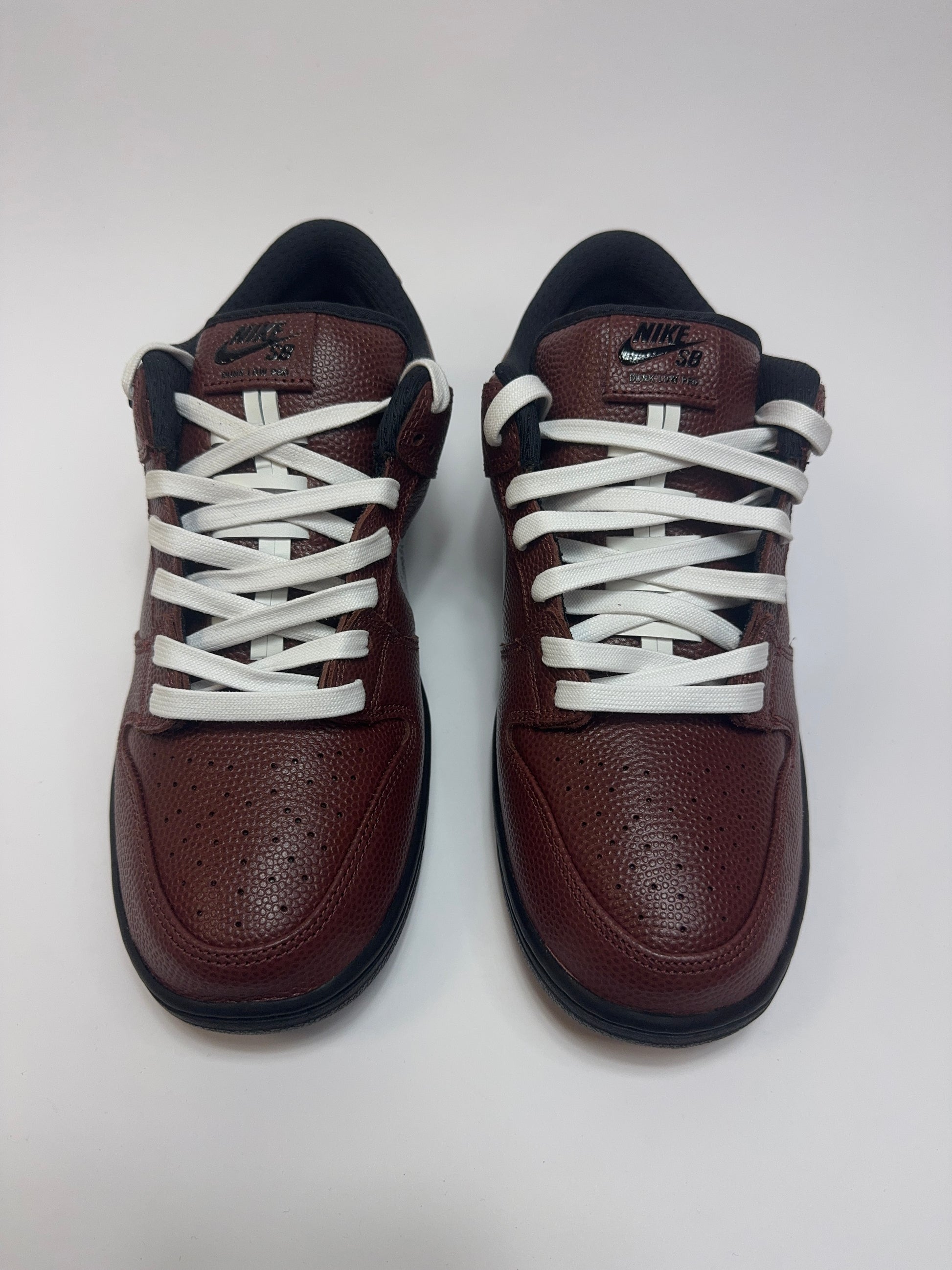 Nahaufnahme der Zunge – Tongue Tag mit Chrome Swoosh Outline und reflektierenden 3M Details