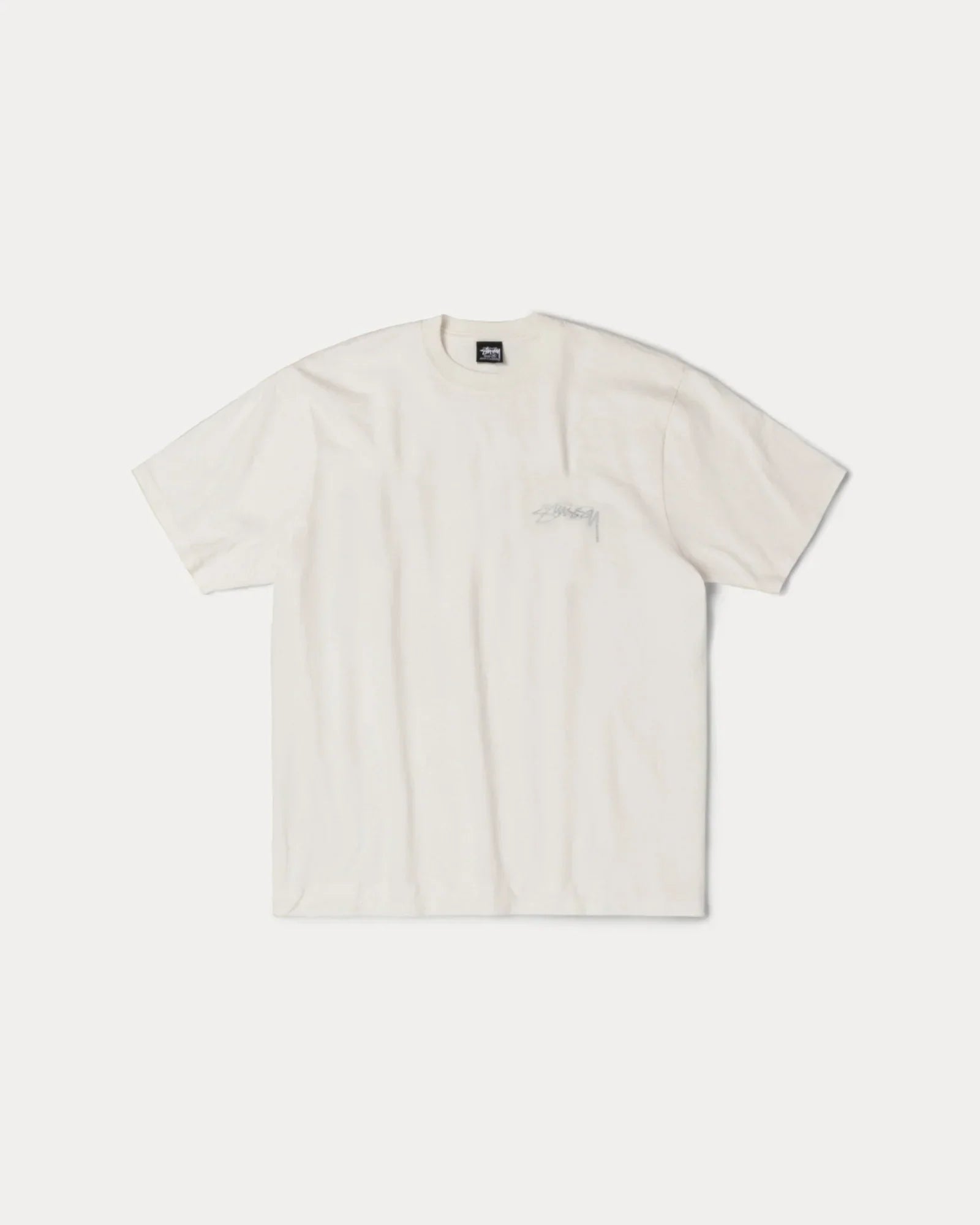 Stüssy Smooth Reverse Tee Natural Vorderansicht mit großem Rückendruck