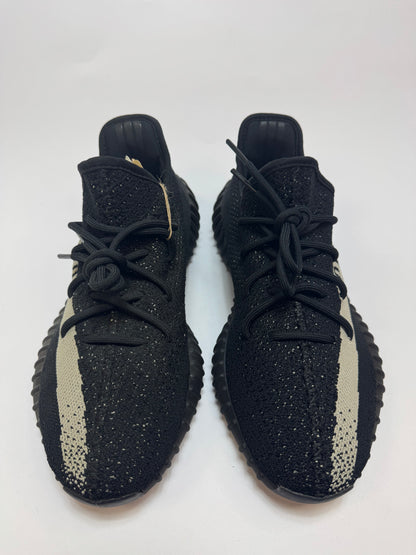 Nahaufnahme der Zunge – Modellcode BY1604 Label auf Tongue