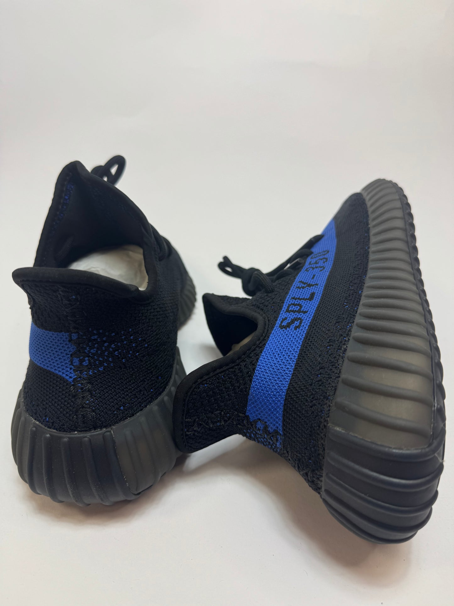 Detailansicht der Rückseite – Fersenlasche mit dezenter Kontrastkante