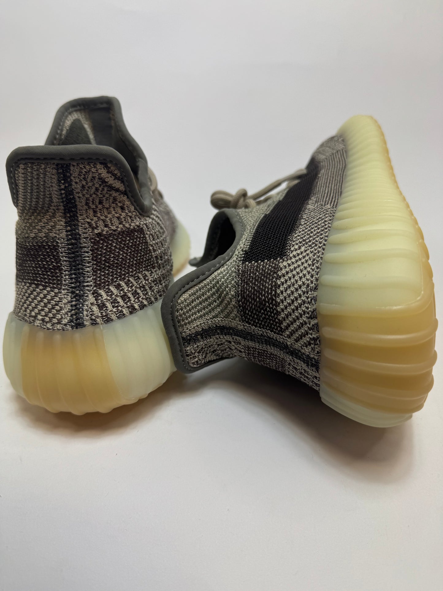 Detailansicht der Rückseite – halbtransparente Zwischensohle und Fersenbereich