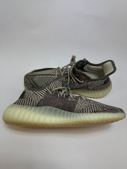 Yeezy Boost 350 V2 Zyon linke Außenseite mit dunklem tonalem Seitenstreifen