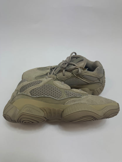 Yeezy 500 Taupe Light linke Ansicht mit Wildleder- und Leder-Overlays in Taupe
