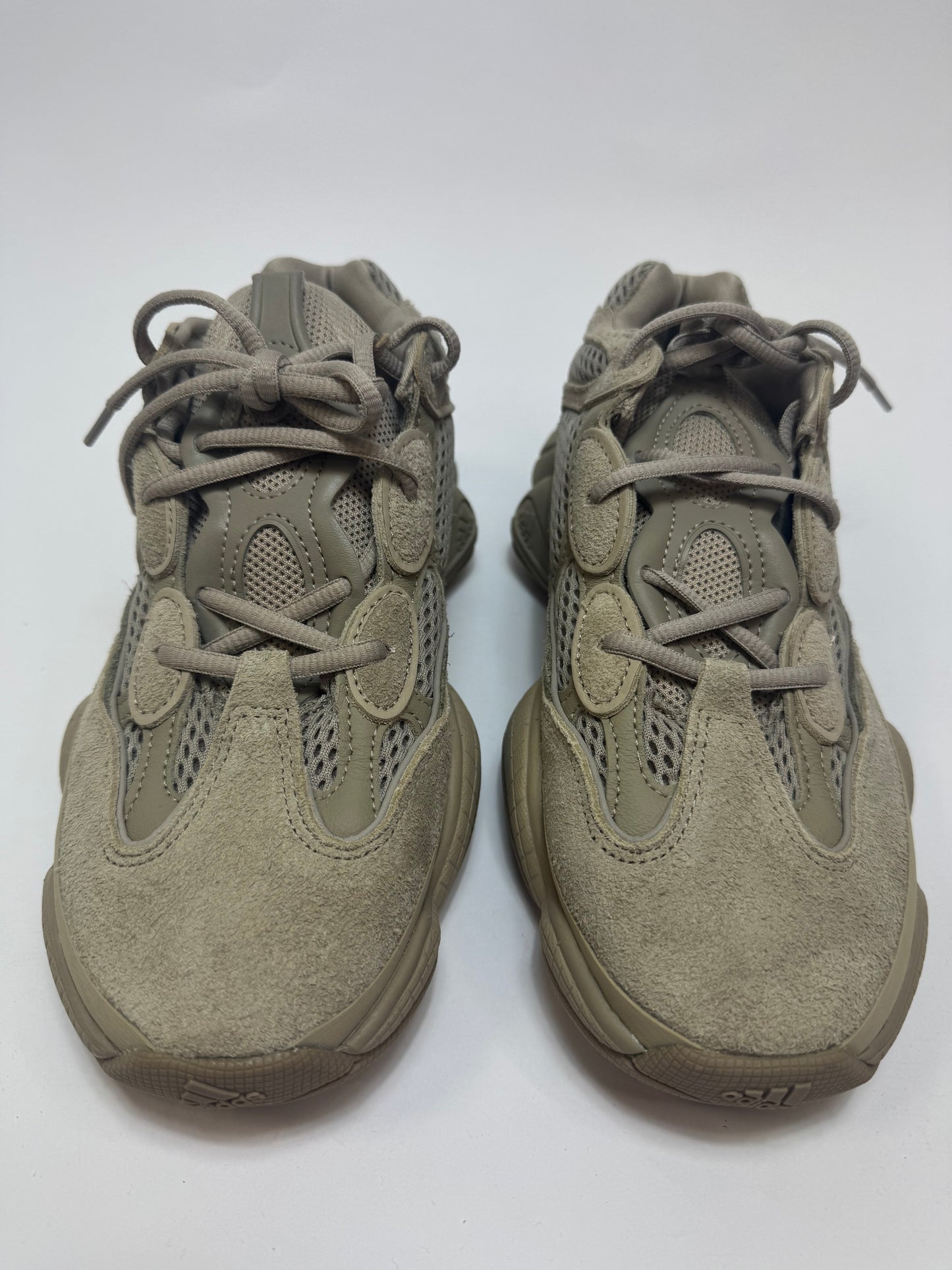 Nahaufnahme der Zunge – Modellcode GX3605 Label auf Tongue